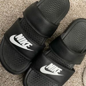 Nike 2 strap slides
